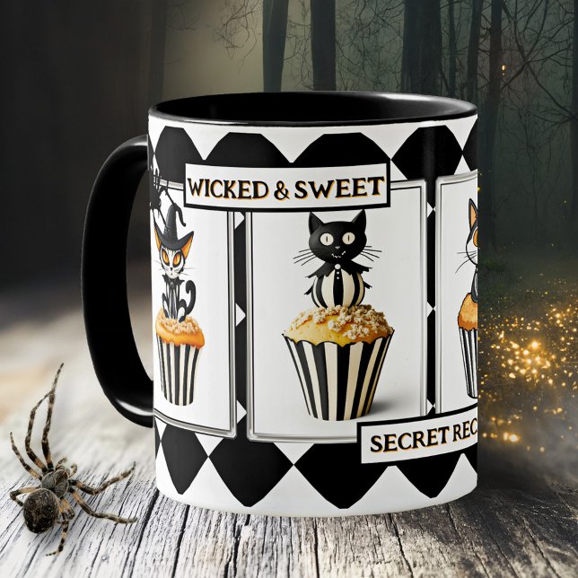 Caneca De Café Wicked Cats Cupcake Halloween Treats (Halloween mug featuring cupcake cat treats with spiders on black and white)