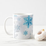 Caneca De Café Winter Snowflake Pattern Blue and White<br><div class="desc">Modern Large Blue and White Winter Snowflake Pattern Coffee Mug.</div>