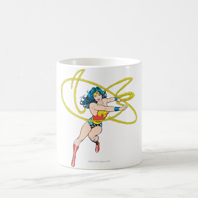 Caneca De Café Wonder Woman Holds Lasso 1 (Centro)