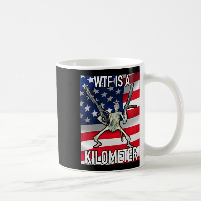 Caneca De Café Wtf é um Quilômetro de 4 de julho Skeleton Engraça (Direita)