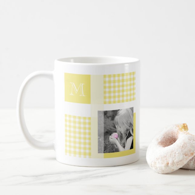 Caneca De Café Yellow Add Your Photo Gingham Modern Monograma (Com Donut)