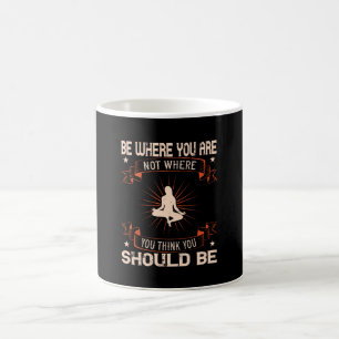 Caneca De Café Yoga - Esteja Onde Você Não Acha Que Deveria Estar
