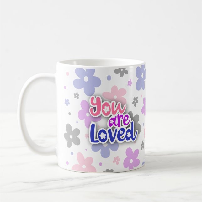 Caneca De Café You Are Loved Flowers Genderfluid Pride Lettering (Esquerda)