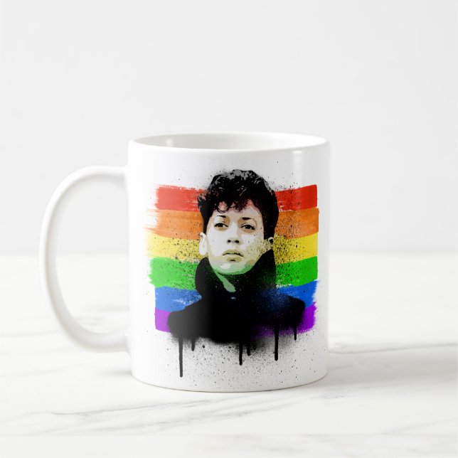 Caneca De Café Young Kamala Harris Grafite do Orgulho LGBTQ (Esquerda)