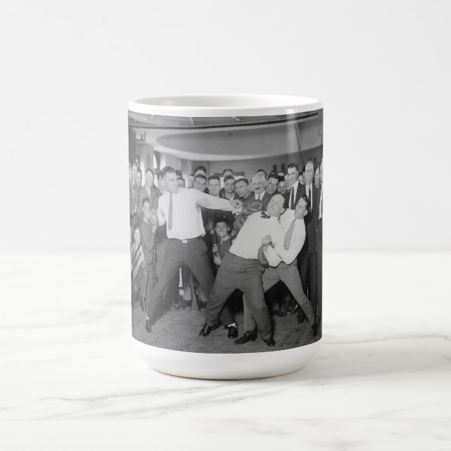 Caneca De Café Zombaria de Jack Dempsey que luta contra Harry (Centro)
