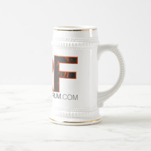 Caneca de cerveja alaranjada do crachá do FRF