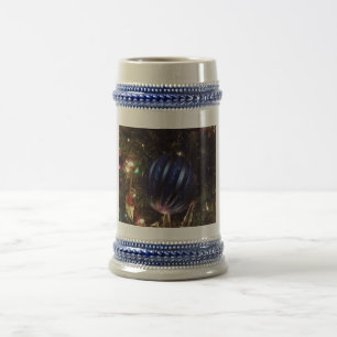 Caneca de cerveja alegre da cerveja das notícias