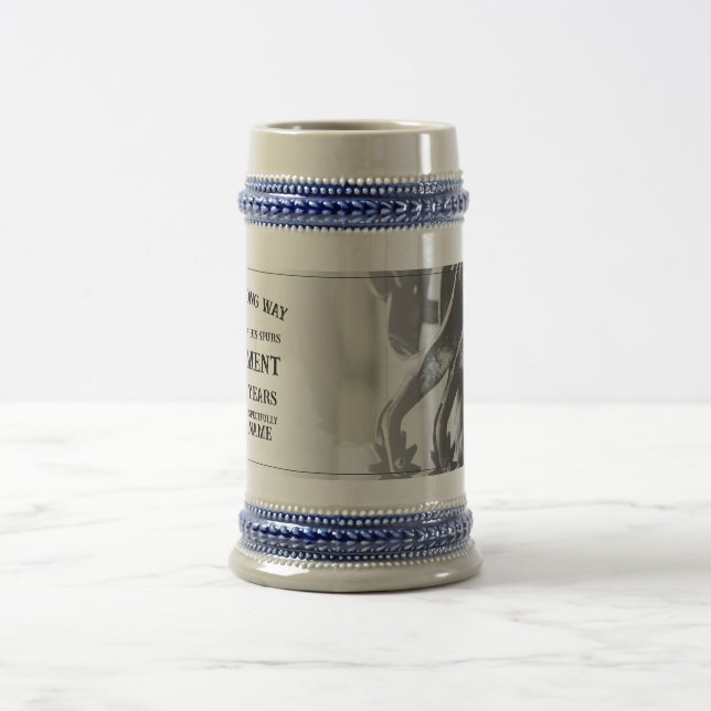 Caneca De Cerveja Anúncio de aposentadoria com esporos antigos (Centro)