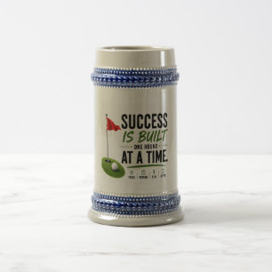 Caneca De Cerveja Bandeira Vermelha de Golfe Tipografia de Design de