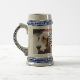 Caneca De Cerveja Basset Hound no chapéu do papai noel