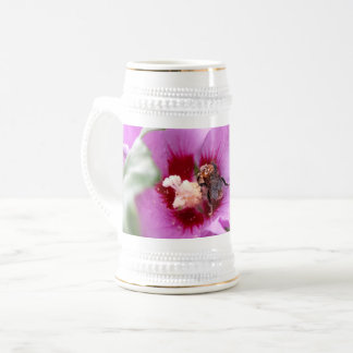 Caneca De Cerveja Bumblebee na Flor de Hibiscus