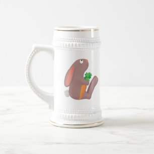 Caneca De Cerveja Coelho bonito sentado com desenho de cenoura