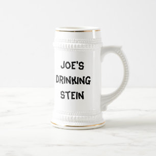 Caneca de cerveja do bebendo de Joe