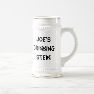 Caneca de cerveja do bebendo de Joe