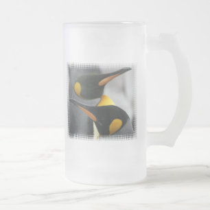 Caneca de cerveja do fosco dos pinguins