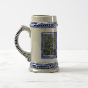 Caneca De Cerveja E Um Porco-Espinho Em Um Pinheiro