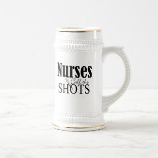 Caneca De Cerveja Enfermeiras chamam os tiros