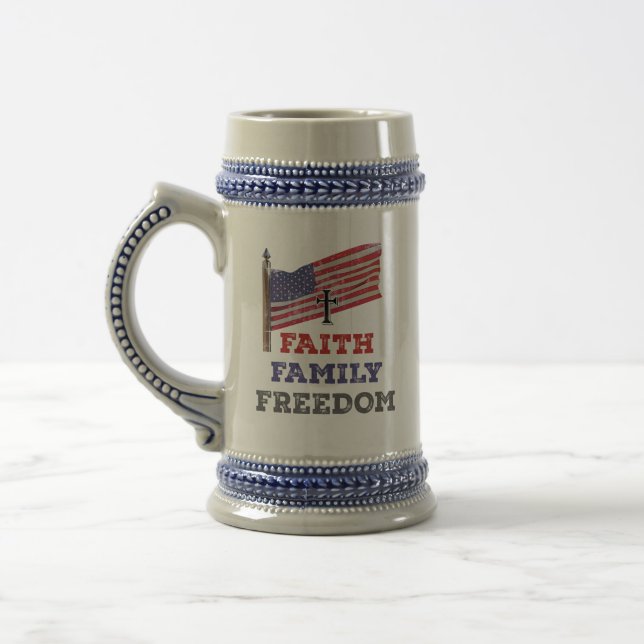 Caneca De Cerveja Faith Family Freedom Cross with Flag (Esquerda)
