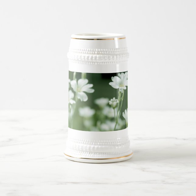 Caneca De Cerveja flores frescas de jardim branco de verão (Centro)