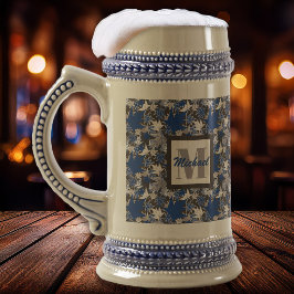 Caneca De Cerveja Folhas de Bordo Azul em um Fundo de Carvão