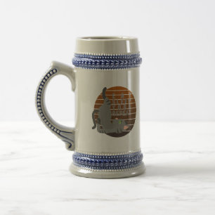 Caneca De Cerveja Gato engraçado bonito fazendo yoga. design de ioga