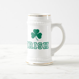 Caneca de cerveja irlandesa da bebida