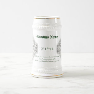 Caneca de cerveja irlandesa da cruz celta da