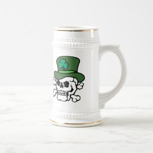 Caneca de cerveja irlandesa do crânio