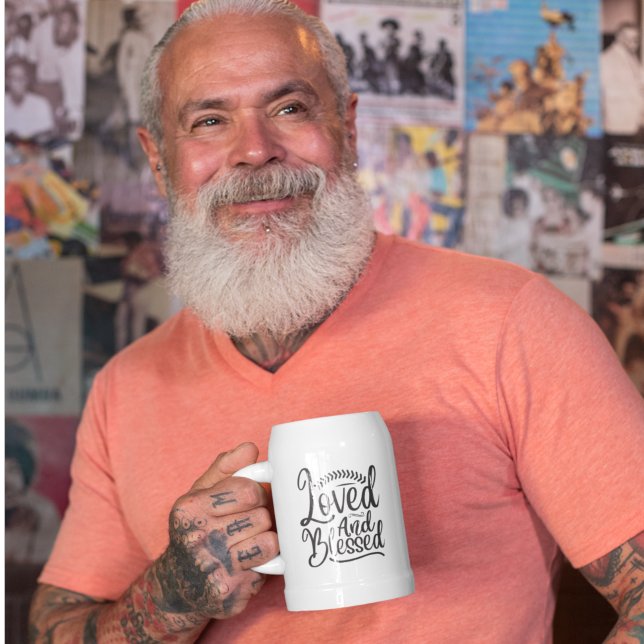 Caneca De Cerveja Minimalismo branco negro amado e abençoado (Criador carregado)