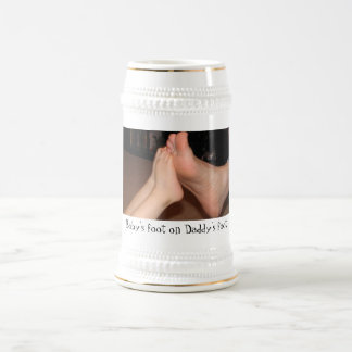 Caneca De Cerveja O pé do bebê no pé do pai