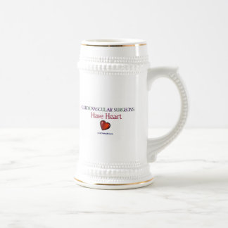 Caneca De Cerveja Os cirurgiões cardiovasculares têm o coração