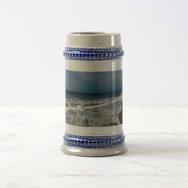 Caneca De Cerveja Papais noeis Monica Beach no outono. (Centro)