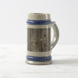 Caneca De Cerveja Pássaros de mão em Conselhos de madeira com folha
