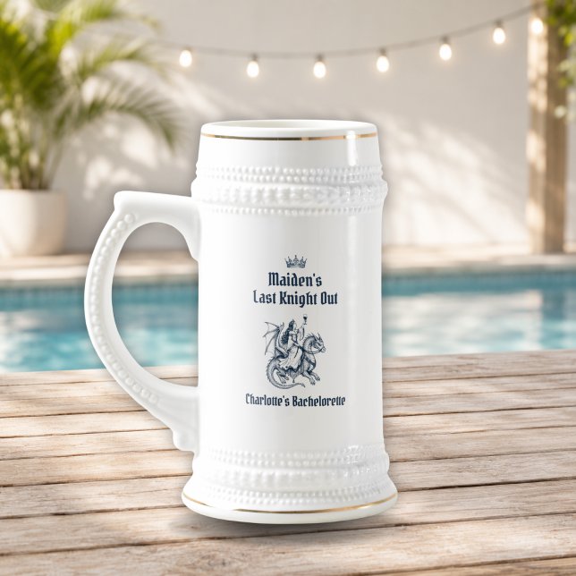 Caneca De Cerveja Presente da Última Dama de Honra Medieval (Criador carregado)