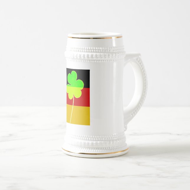 Caneca De Cerveja Rua De Vestuário Do Bandeira Alemão Irlandês Shamr (Frente Esquerda)