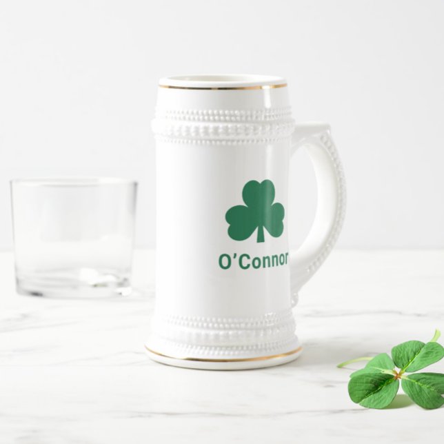 Caneca De Cerveja Sobrenome Personalizado de Clover Verde Irlandês (Criador carregado)