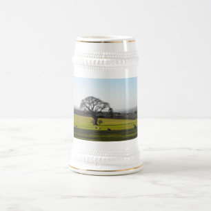 Caneca De Cerveja Sombras longas no outono