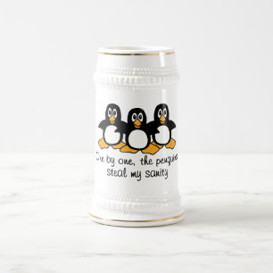 Caneca De Cerveja Um por um os pinguins roubam minha sanidade