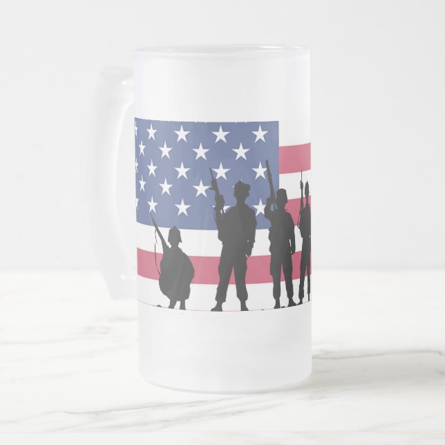 Caneca De Cerveja Vidro Jateado Bandeira americana com silhueta Soldiers (Frente Esquerda)