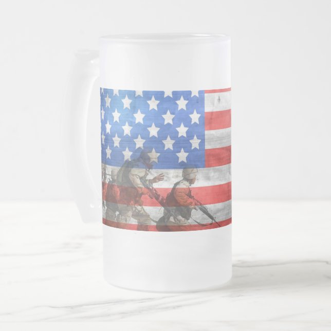 Caneca De Cerveja Vidro Jateado Bandeira dos EUA com Soldados e Estátua da Liberda (Frente Esquerda)