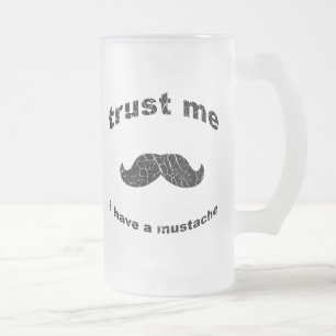Caneca De Cerveja Vidro Jateado Confie que eu mim tem um bigode