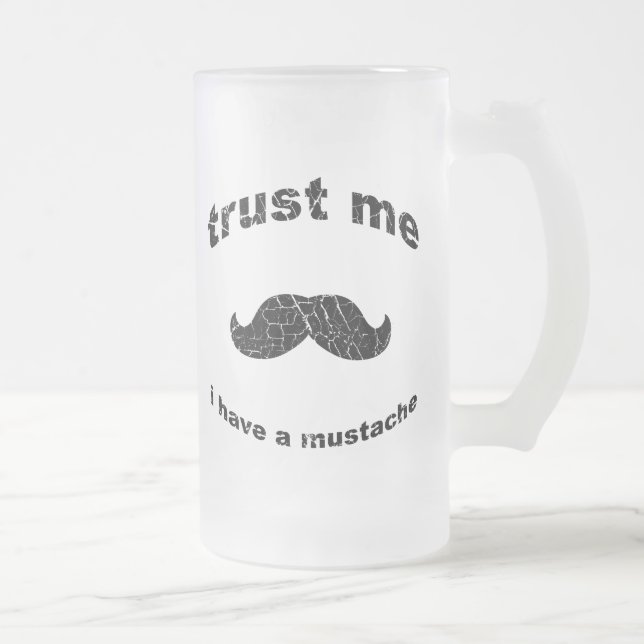 Caneca De Cerveja Vidro Jateado Confie que eu mim tem um bigode (Direita)