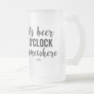Caneca De Cerveja Vidro Jateado É Beer O'Clock em algum lugar Engraçado Monograma 