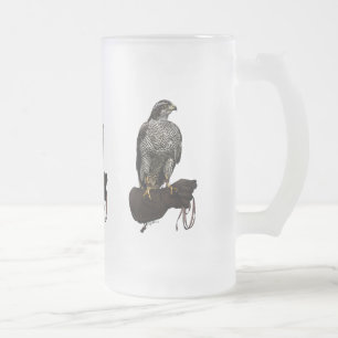 Caneca De Cerveja Vidro Jateado Goshawk sobre a Luva