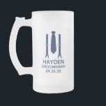 Caneca De Cerveja Vidro Jateado Gravata Azul do Padrinho<br><div class="desc">Esta caneca de cerveja fosca de 16 oz seria ótima para os padrinhos da sua festa de casamento. Se toda a sua festa de casamento estiver usando ternos, este design com suspensórios e uma gravata azul seria perfeito. Casual, mas formal. Seriam ótimas para uma despedida de solteiro ou fim de...</div>