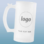 Caneca De Cerveja Vidro Jateado Logotipo simples e Promocional de texto para empre<br><div class="desc">Logotipo simples e texto personalizado para sua empresa. Substitua o logotipo e o texto por você para personalizar. Use-os você mesmo em sua vida doméstica e nos seus negócios, dê-os aos seus funcionários e colegas de trabalho, venda-os a clientes e clientes ou entregue-os como material de promocional para inspirar a...</div>