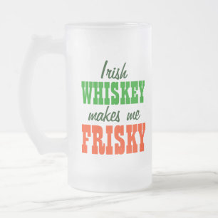 Caneca De Cerveja Vidro Jateado O uísque irlandês faz-me Frisky