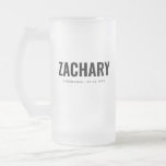 Caneca De Cerveja Vidro Jateado Padrinhos de casamento Oferecem Festa de casamento<br><div class="desc">Esta caneca de cerveja de padrinho de casamento apresenta o nome, título e data do padrinho de casamento escrito em uma tipografia ousada minimalista. Basta adicionar os nomes dos padrinhos de casamento, o seu título e a data na seção de personalização para criar os seus próprios favores de casamento. Embora...</div>
