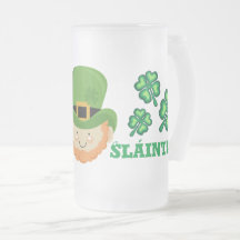 Sláinte! Leprechaun irlandês e shamrocks