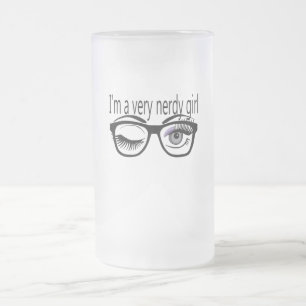 Caneca De Cerveja Vidro Jateado Sou uma garota muito nerd com sombra de olhos roxo